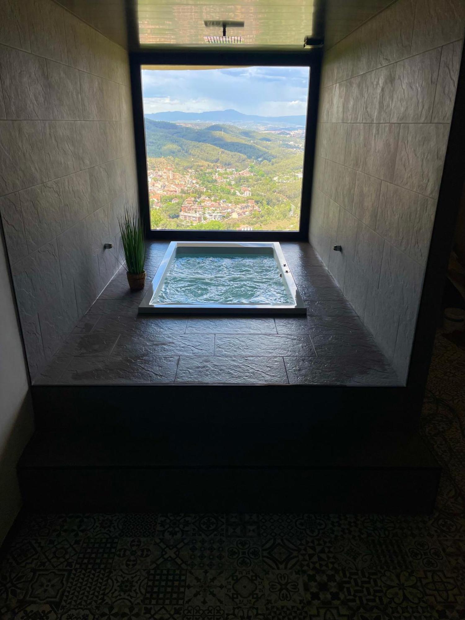 ホテル プティット ミラドール Torrelles De Llobregat エクステリア 写真