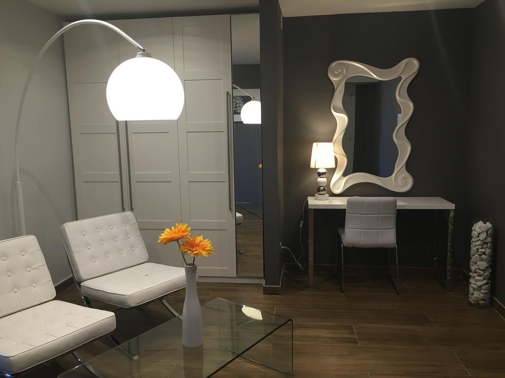 ホテル プティット ミラドール Torrelles De Llobregat エクステリア 写真